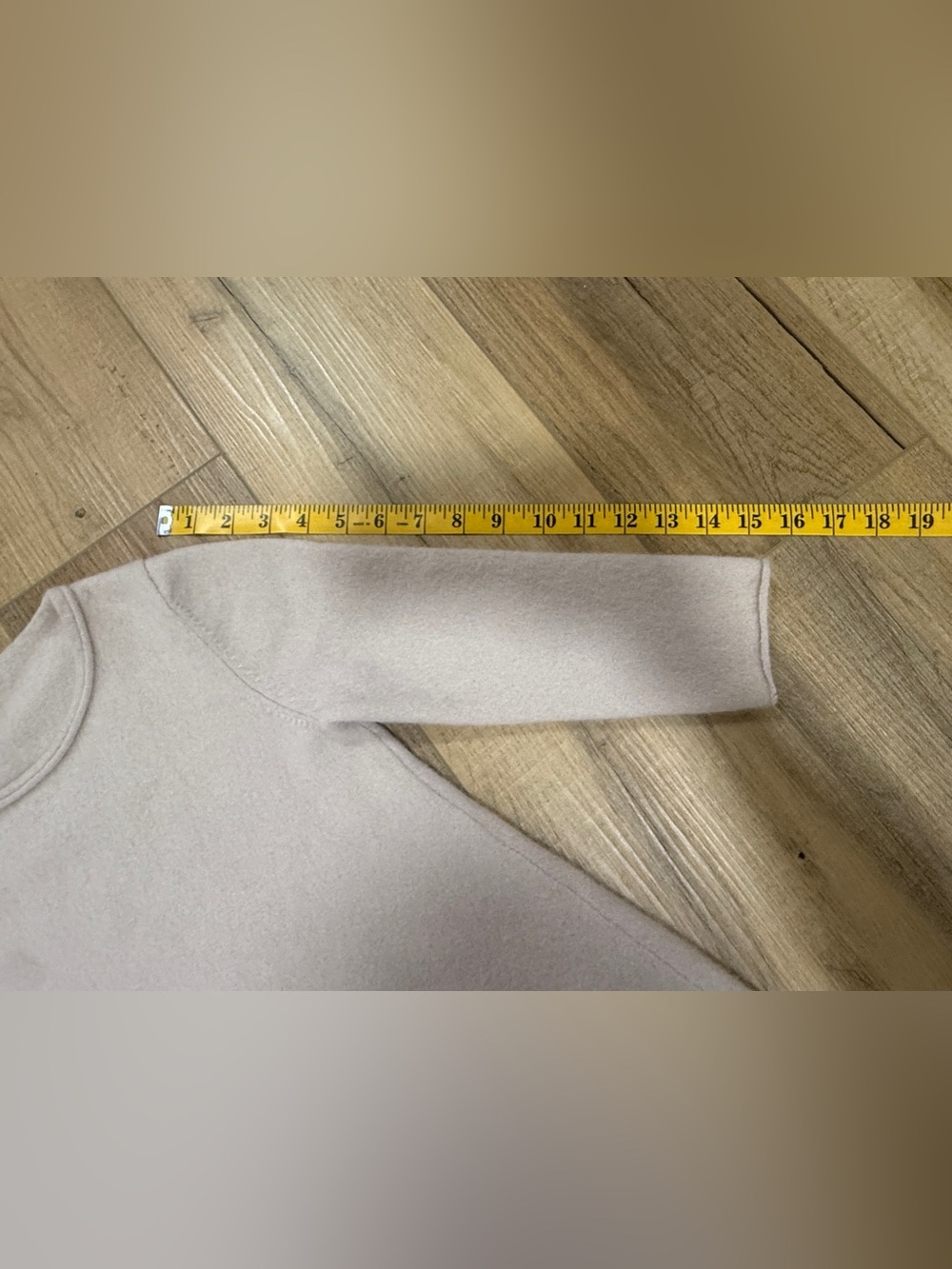 Neiman Marcus 100% Cashmere Asymmetric Sweater Top | Size S | light beige cream - Picture 5 of 9